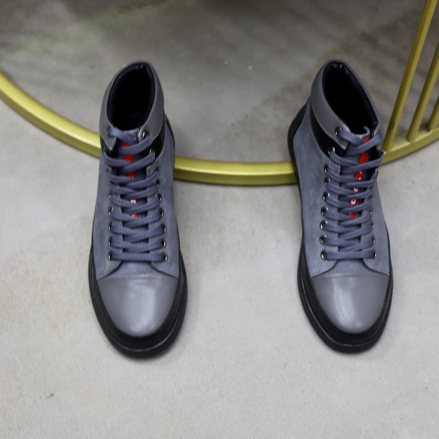 Ex-factory price: 480💰🙅‍♂️🙅‍♂️🙅‍♂️ Brand: PRADA Standard code: 38-44 (45 customized) Grade: Same as the official website Material: Original high-end leather splicing surface Comfortable and breathable sheepskin lining Lightweight, soft and wear-resistant outsole Style category: Men's fashion casual shoes Sports shoes Distinguished luxury brand elements Top luxury Color: actual picture color